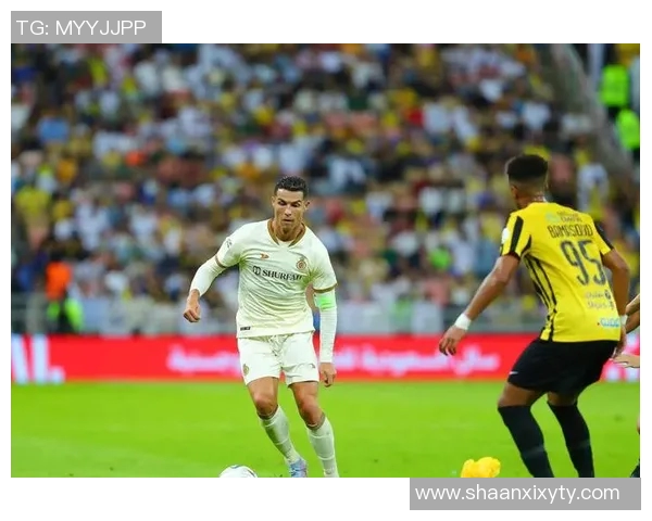 新一代足球球星C罗偶像的成长历程与背后故事揭秘